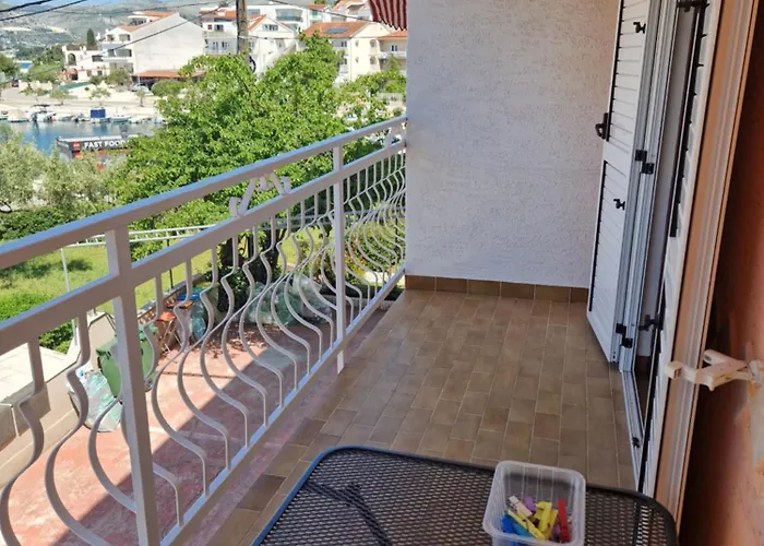 דירה Cornelia By The Sea Okrug Gornji, Ciovo טרוגיר